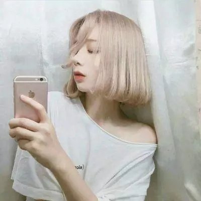踉跄的女孩